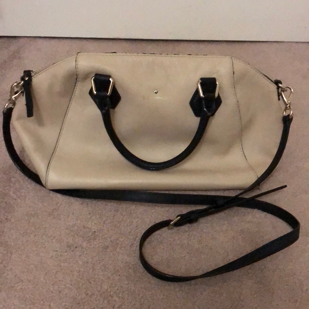 Handbag w/ shoulder strap